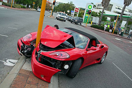 300k Ferrari hits traffic light